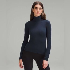 Lululemon turtleneck size small